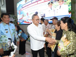 Kemenko Pangan Salurkan Bantuan 5 Kg Beras ke Masyarakat Manado