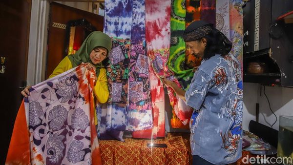 Kriya Gading Wadahi Pasutri Seniman Kembangkan Batik Kontemporer