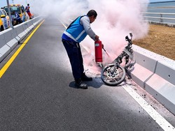 Viral Motor Ludes Terbakar di Tol Bali Mandara