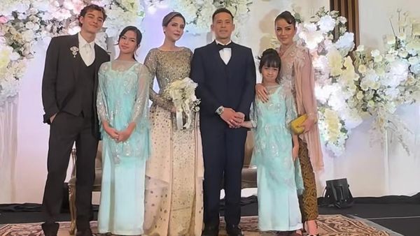 Momen Akrab Olla Ramlan Bareng Anak dan Pacar Kondangan ke Aufar Hutapea