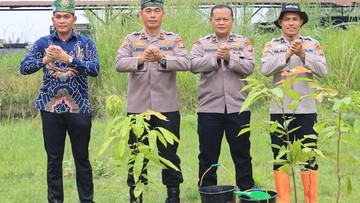 Dukung Gerakan Sejuta Pohon, Polres Rohil Hijaukan Markas