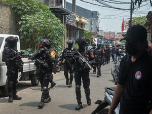 Momen Polri-BNN Gerebek Kampung Ambon, Ada Pelaku yang Lari ke Sungai