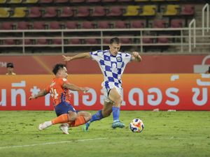 4 Fakta Persib King Remontada Taklukkan Port FC di Thailand