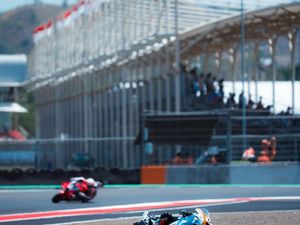 Hasil Practice MotoGP Mandalika: Aprilia Mendominasi, Fernandez Pecahkan Rekor!