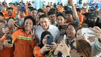 Momen Seskab Teddy Hampir Ketinggalan Rombongan Prabowo di Halmahera Tengah