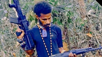 Tampang Manfret Fatem Komandan OPM Pembunuh TNI AL yang Tewas di Maybrat