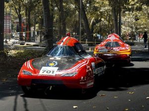 Bela dan Nela, Dua Mobil Hemat Energi dari ITS yang Berhasil Juara 1 di KMHE 2026