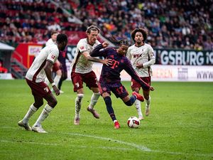 Bayern 6 Kali Bobol Gawang Augsburg, 4 Gol Dianulir, Gagal Menang