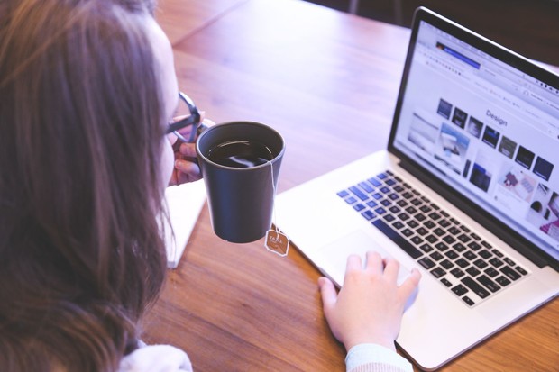Cara mendapatkan penghasilan tambahan untuk Aquarius/Foto: Pexels.com/Startup Stock Photos Aquarius bisa mendapatkan penghasilan tambahan dengan memanfaatkan kreativitas dan kemampuan memahami teknologi melalui peluang kerja di industri digital, penggunaan alat berbasis AI, serta tren media sosial terkini.