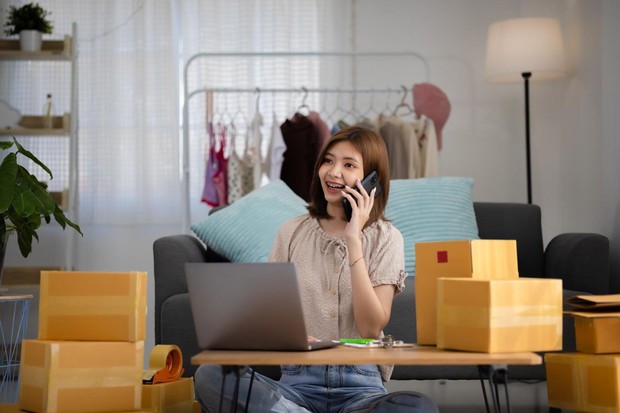 Cara mendapatkan penghasilan tambahan untuk Leo/Foto: Magnific.com/studioredcup Leo bisa membangun penghasilan tambahan melalui investasi properti, toko online, atau konten berbayar dengan menciptakan sistem pendapatan yang tidak selalu membutuhkan keterlibatan aktif.