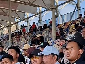 Video Momen Jokowi Nonton MotoGP Bareng Kaesang di Mandalika