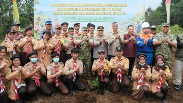 TNI-Polri Tanam 20 Ribu Pohon, Kabaharkam Tekankan Polisi Bersama Masyarakat