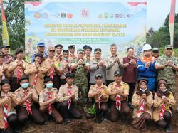 TNI-Polri Tanam 20 Ribu Pohon, Kabaharkam Tekankan Polisi Bersama Masyarakat