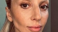 Lady Gaga Bagikan Tips Makeup di Rumah, Cincin Tunangan Rp 18 M Bikin Salfok