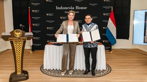 Menteri Kebudayaan Republik Indonesia, Fadli Zon Menteri Kebudayaan Republik Indonesia, Fadli Zon, menegaskan warisan intelektual, spiritual, dan perjuangan Syekh Yusuf Al-Makassari (1626–1699) merupakan salah satu bukti penting kontribusi Nusantara terhadap peradaban dunia. Hal ini disampaikan Fadli Zon dalam Peringatan 400 tahun kelahiran Syekh Yusuf Al-Makassari di pusat kebudayaan Indonesia (Indonesia House Amsterdam/IHA), Amsterdam, Belanda, Jumat (09/10).