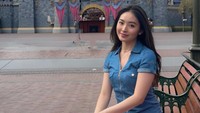 Momen Natasha Wilona Bahagia Wujudkan Impian ke Disneyland Pertama di Dunia