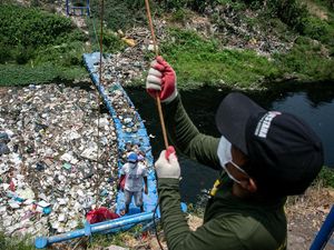 Sepekan, 300 Kg Sampah Diangkat dari Sungai Premulung Solo