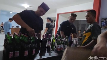 Satpol PP Probolinggo Sita 1.500 Botol Miras Sepanjang 2026
