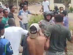 Pendukung Cakades di Manggarai Bentrok Bawa Parang dan Kayu