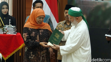 Gubernur Jatim Khofifah Resmikan Prodi Magister Kajian Turats UINSA