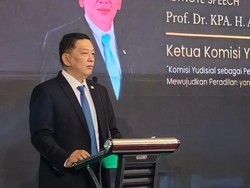 Analisis Teoretis Komisi Yudisial Sebagai Pengendali Pengawasan Hakim
