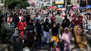 Jalan Margonda Bebas Kendaraan, Warga Depok Nikmati CFD