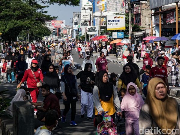 Jalan Margonda Bebas Kendaraan, Warga Depok Nikmati CFD
