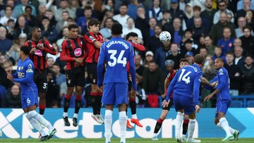 Gol Free Kick Henderson yang Bikin Rogers Sebal