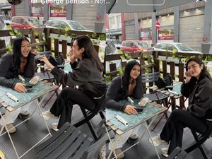 Gaya Andre Taulany Pamer Momen Kompak Putrinya Bareng Amanda Rigby