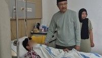 Mensos Jenguk dan Salurkan Santunan Korban Kebakaran Rumah Makan Padang