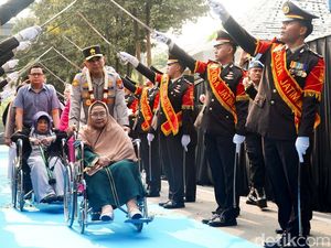 Momen Penyambutan Kapolda Jatim Irjen Dekananto Eko Purwono