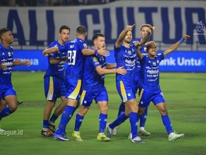 Penalti Peralta Bawa Persib Ungguli Viettel di Babak Pertama