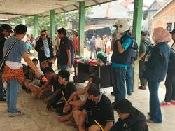 6 Orang Positif Narkoba Saat Petugas Gerebek Kampung Narkoba di Palembang