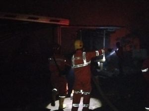 Tim SAR Gabungan Evakuasi Sekeluarga Terjebak Kebakaran di Bangka Selatan