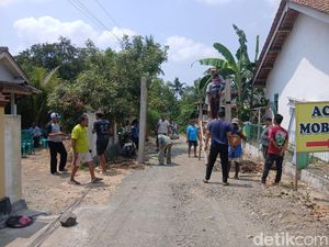 Protes Tambang Pasir, Warga Rawalo Banyumas Pasang Portal