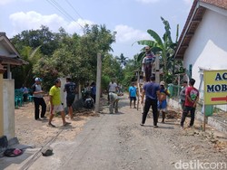 Protes Tambang Pasir, Warga Rawalo Banyumas Pasang Portal