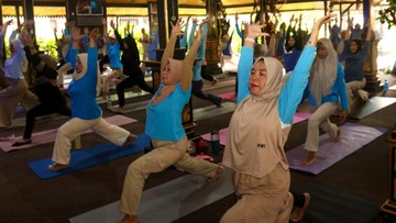 Merawat Jiwa Lewat Latihan Yoga Bersama di Banyuwangi