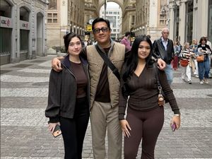 Momen Kebersamaan Andre Tauany, Amanda Rigby, dan Arlova di Italia