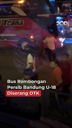 Video Detik-detik Bus Persib U-18 Diserang di Tol Batang, 1 Pelaku Diciduk!