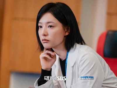 Kim Ji Won Bagikan Foto Langka dari Loksyut Doctor X