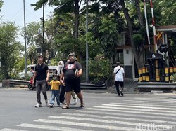 Penampakan Fenomena Hari Tanpa Bayangan di Surabaya