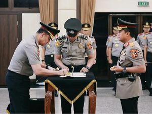 Kapolri Pimpin Sertijab Kakorlantas dan 3 Kapolda di Mabes Polri