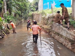 Rumah Warga Roboh Diterjang Banjir, Pemkab Bogor Turun Tangan