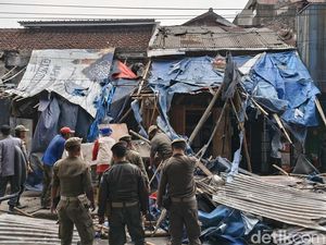 77 Lapak PKL di Kiaracondong Bandung Dibongkar