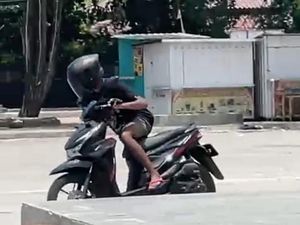 Pemotor Pamer Kelamin Depan Wanita di Kampung Enjoy Parepare