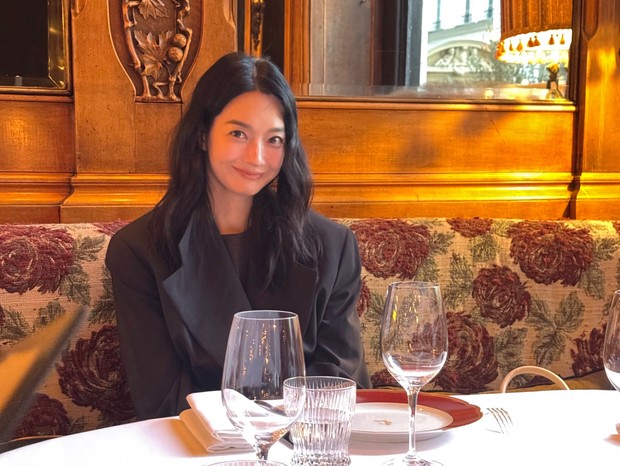 Shin Min Ah menikmati sisa waktunya di Paris dengan menjelajahi sejumlah kuliner lezat di restoran ternama.