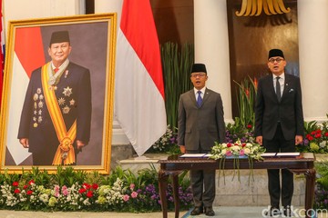 Nakhoda Baru Diplomasi Indonesia: Arrmanatha Nasir Resmi Emban Tugas Menlu Usai Dilantik Presiden Prabowo