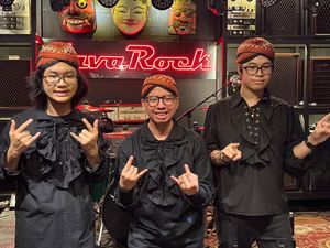 Perayaan 1 Tahun The Lanang Band Lewat Lagu Ayah Ibu