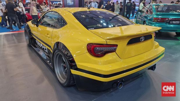 Toyota FT-86 milik Arief Muhammad yang tampil beda melalui sentuhan modifikasi bergaya neo-classic. Toyota FT-86 milik Arief Muhammad yang tampil beda melalui sentuhan modifikasi bergaya neo-classic.