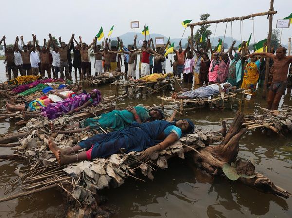 Warga Adat India Gelar Protes Ekstrem Tolak Proyek Sungai Ken-Betwa